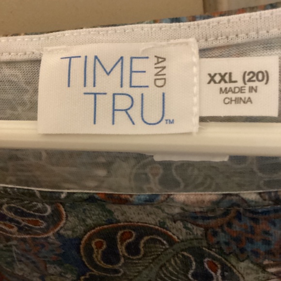 Time And Tru Size XXL (20) Multi Floral Front Twist Sublimation Top - Picture 3 of 7